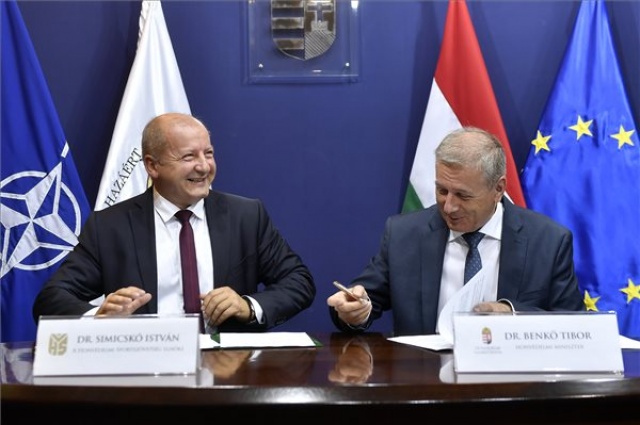 Együttműködési megállapodást írt alá a HM és Honvédelmi Sportszövetség