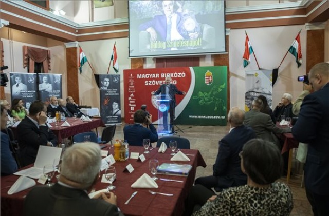  Születésnapján köszöntötték a birkózók az olimpiai bajnok Varga Jánost