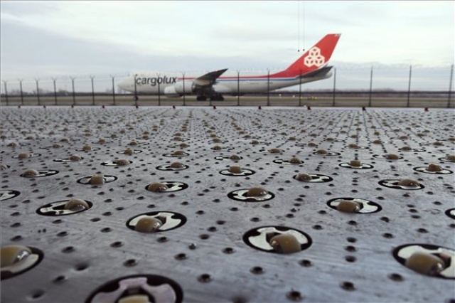 Felavatták a Budapest Airport új árukezelő központját