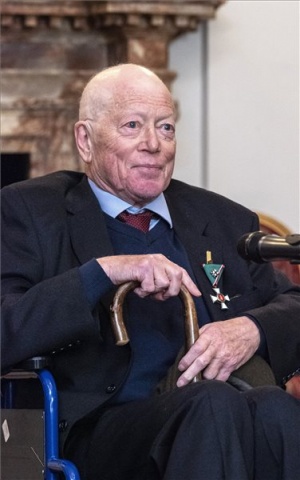Magyar állami kitüntetést kapott Sir Roger Scruton