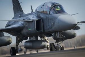 Visszatértek a megújult kecskeméti légi bázisra a Gripenek