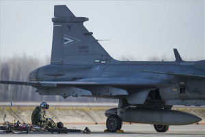 Visszatértek a megújult kecskeméti légi bázisra a Gripenek