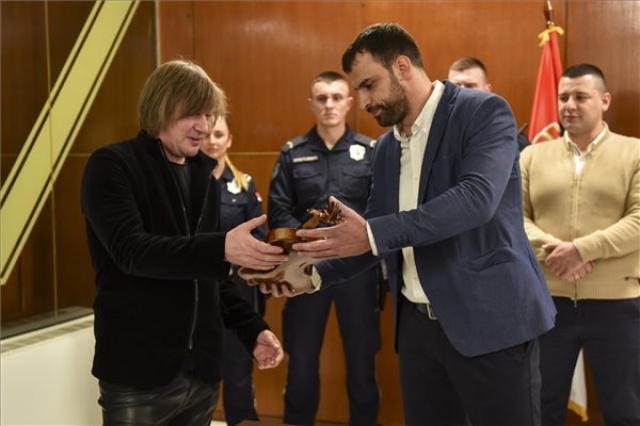 Lajkó Félix hegedűművész visszakapta ellopott hegedűjét Újvidéken 