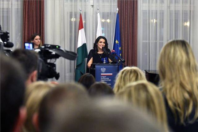 Rangos lengyel kitüntetést kapott Novák Katalin