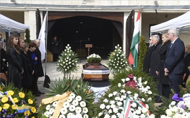 Végső búcsút vettek Székely Évától