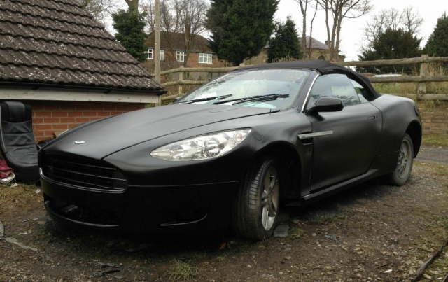 Toyota-Celica-Aston-Martin-DB9-replica