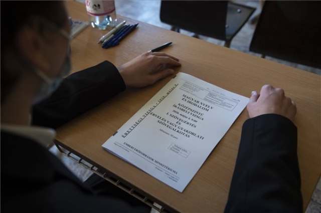 Érettségi - A magyar nyelv és irodalom írásbelikkel megkezdődtek a vizsgák