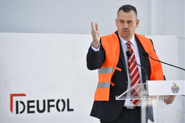 Elérte a legmagasabb pontját a német Deufol debreceni gyárának épülete