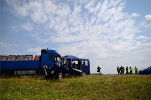 Öten meghaltak egy balesetben Balatonkenesénél