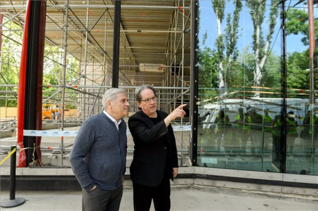 Liget Budapest - Már épül a Magyar Zene Háza üvegfala