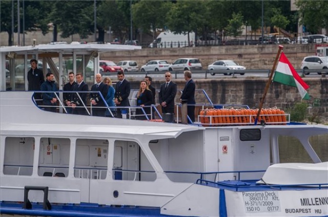 Dunai hajóbaleset - A Panoráma Deck Hajózási Társaság ökumenikus hajós szertartása 