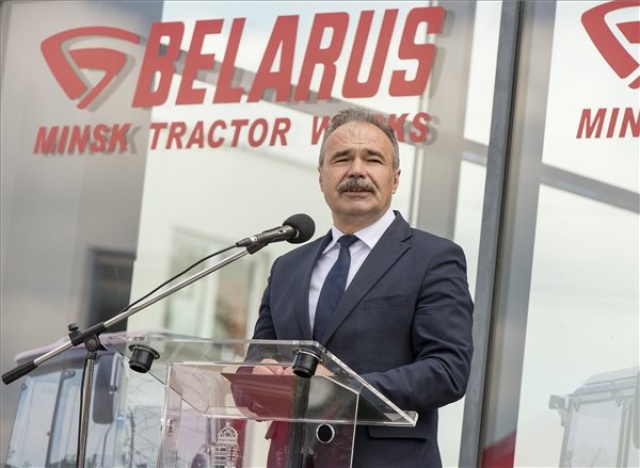 Átadták a Royal Traktor Zrt. pápai telephelyét