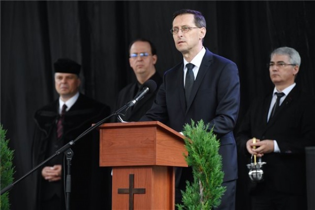 Elbúcsúztatták Dobos Lászlót, Karcag polgármesterét 
