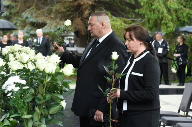 Elbúcsúztatták Dobos Lászlót, Karcag polgármesterét 