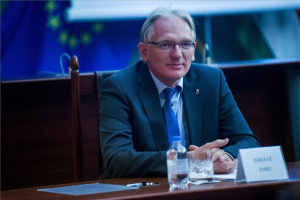 Bemutatták Juhász Imre alkotmánybíró Fiume - egy középkori város és kikötő a hatalmi érdekek metszéspontjában című könyvét