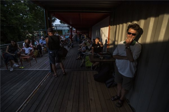 Konténerkiállítás mutatja be Robert Capa életét a Budapest Parkban