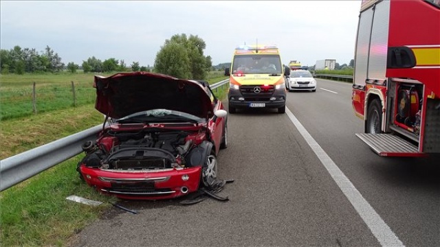 Baleset miatt lezárták az M5-öst Szeged felé Petőfiszállásnál