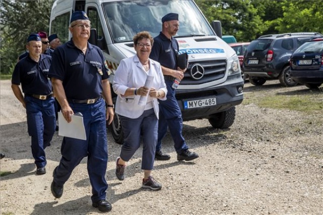 Migráció - Halmosi Zsolt országos rendőrfőkapitány-helyettes és Müller Cecília országos tisztifőorvos sajtótájékoztatója