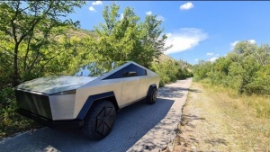 Tesla Cybertruck replika