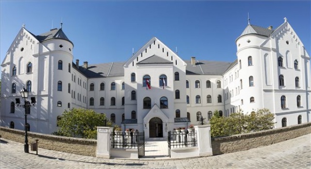 Átadták a felújított Brenner János Hittudományi Főiskola épületét