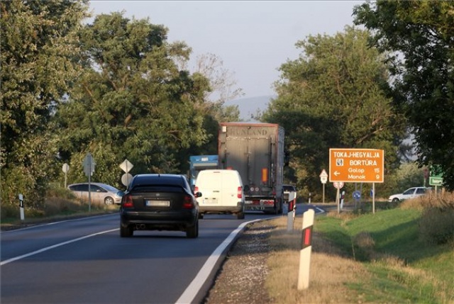 Négysávos lesz a 37-es út egy újabb szakasza