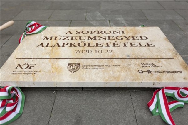 Lerakták a soproni múzeumnegyed alapkövét