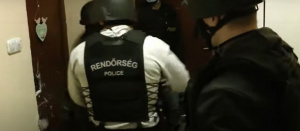 Rendőrség behatolás
