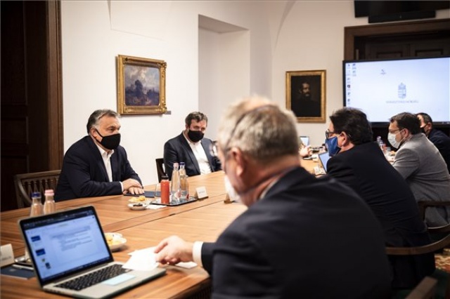 Koronavírus - Orbán Viktor járványügyi szakemberekkel egyeztetett