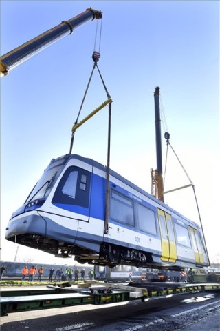 Megérkezett az első tram-train szerelvény Szentesre
