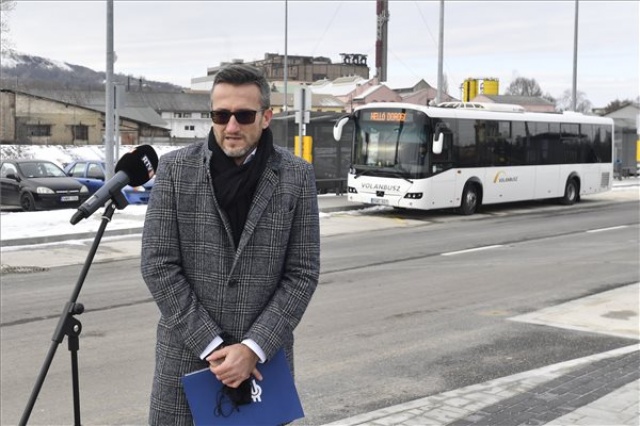 Új buszpályaudvart adtak át Dorogon