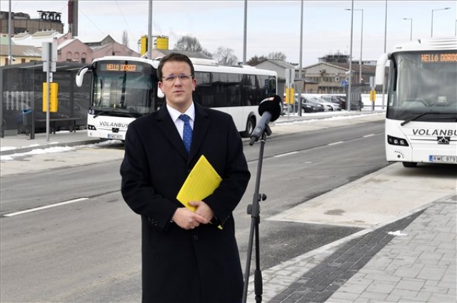 Új buszpályaudvart adtak át Dorogon