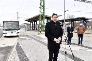 Új buszpályaudvart adtak át Dorogon