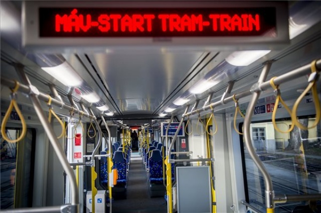Bemutatták az első tram-train szerelvényt Szentesen 