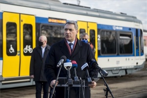 Bemutatták az első tram-train szerelvényt Szentesen 