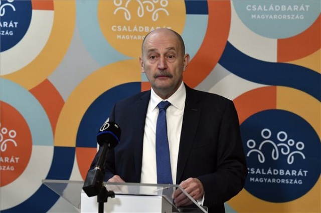 Sajtótájékoztató az otthonfelújítási támogatásokról
