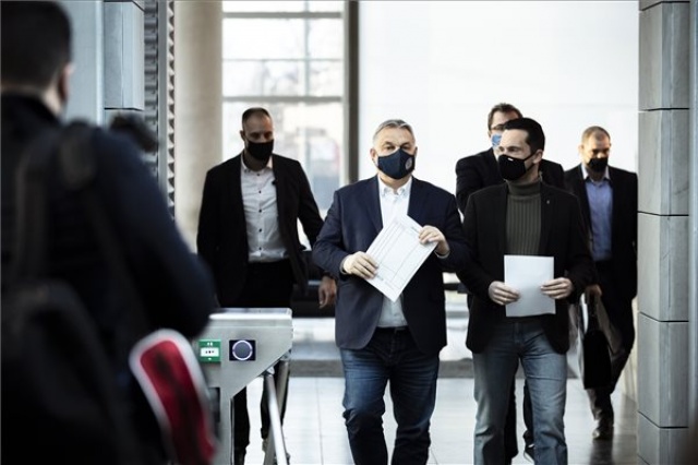 Miniszterelnöki interjú a Kossuth Rádióban