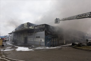 Kigyulladt egy üzemcsarnok Sopronban