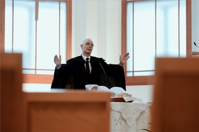 Húsvét - Balog Zoltán istentiszteletet tart a Hold utcai református templomban 