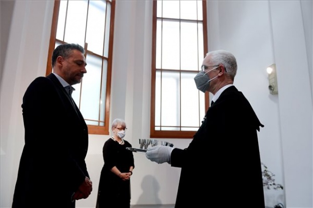 Húsvét - Balog Zoltán istentiszteletet tart a Hold utcai református templomban 