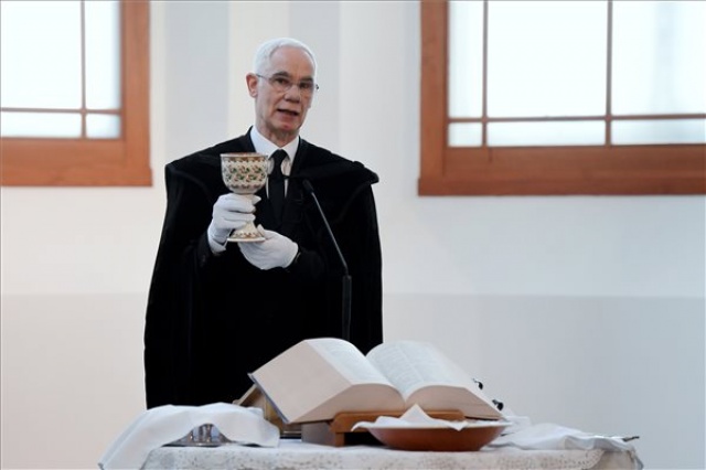Húsvét - Balog Zoltán istentiszteletet tart a Hold utcai református templomban 