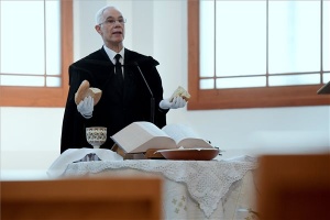 Húsvét - Balog Zoltán istentiszteletet tart a Hold utcai református templomban 