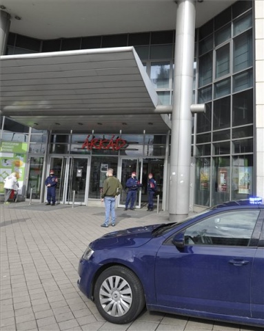 Késsel próbáltak kirabolni egy pénzszállítót Kőbányán