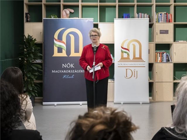 Koronavírus - A járvány idején helytálló nőket díjazza a Nők Magyarországért Klub az idén is