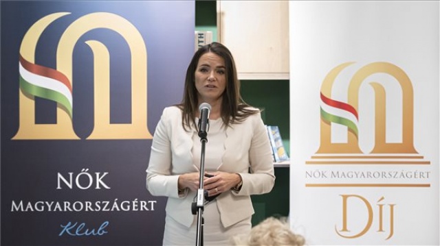 Koronavírus - A járvány idején helytálló nőket díjazza a Nők Magyarországért Klub az idén is