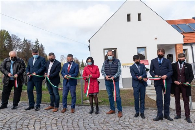 Magyar állami támogatással épült orvoslakásokat avattak a székelyföldi Borszéken 