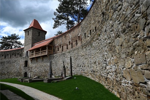 Felszentelték a magyar állami támogatással megújított sepsiszentgyörgyi vártemplomot