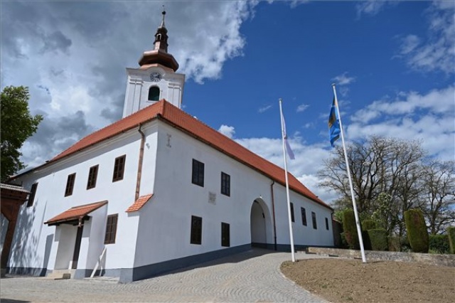 Felszentelték a magyar állami támogatással megújított sepsiszentgyörgyi vártemplomot