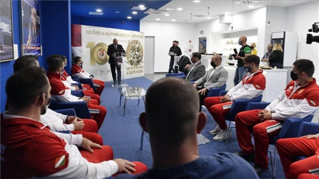 Németh Szilárd köszöntötte az olimpikon birkózókat, Szőke is megkapta a jutalmat