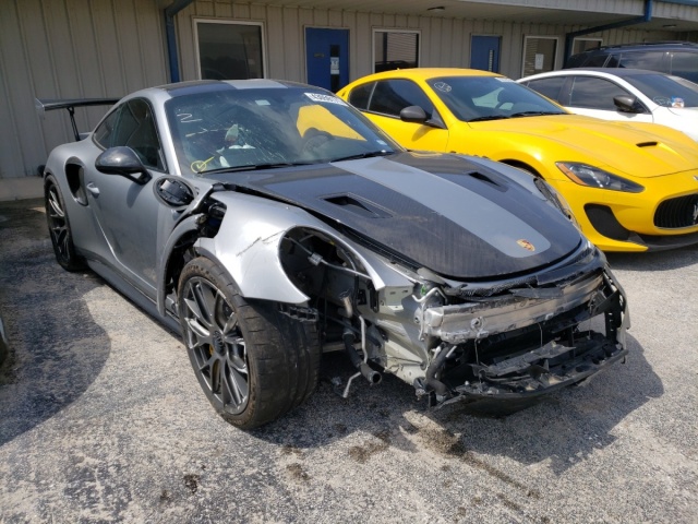 Porsche 911 GT2 RS crash