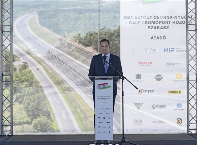 Átadták az M85-ös autóút út Csorna-nyugat és Balf csomópont közötti szakaszát